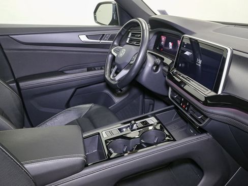 Used 2025 Volkswagen Atlas Cross Sport SEL R-Line image 23