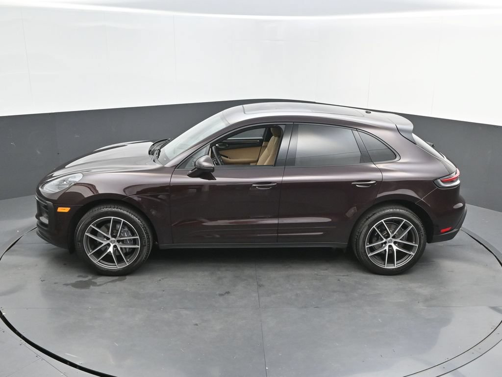 Certified 2024 Porsche Macan AWD/4WD image 28