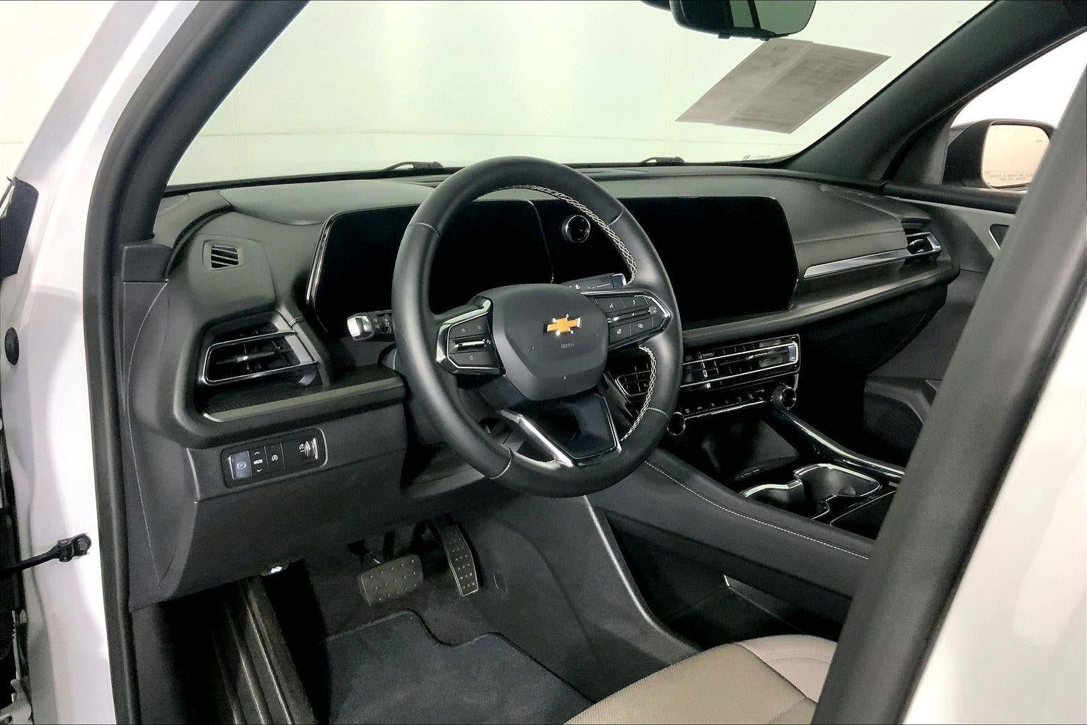 Used 2026 Chevrolet Traverse LT w/ Driver Confidence Package FWD image 14