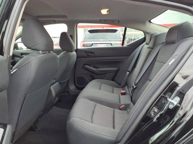Used 2023 Nissan Altima 2.5 SV w/ SV Premium Package AWD/4WD image 9