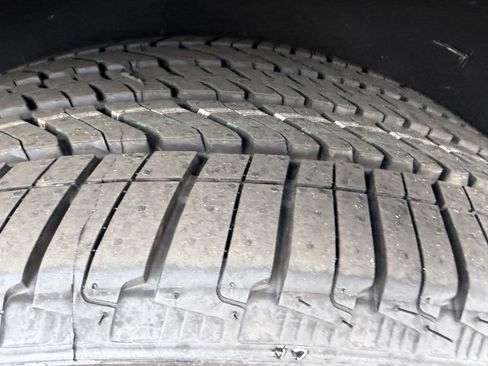 Certified 2024 Cadillac Escalade ESV Premium Luxury w/ Performance Package image 32