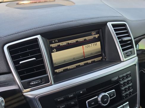 Used 2014 Mercedes-Benz GL 450 4MATIC image 30