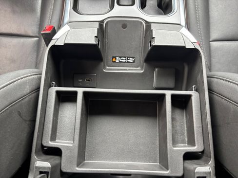 Used 2024 GMC Sierra 1500 SLT image 32