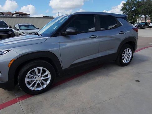 Used 2025 Chevrolet TrailBlazer LS w/ LS Confidence Package FWD image 4