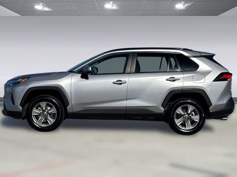 Used 2024 Toyota RAV4 XLE AWD/4WD image 2