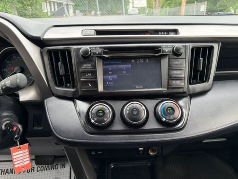 Used 2018 Toyota RAV4 LE w/ All Weather Liner Package AWD/4WD image 31