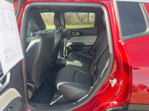 Used 2025 Jeep Compass Limited image 15