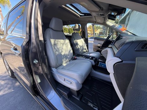 Used 2018 Honda Odyssey EX-L image 14