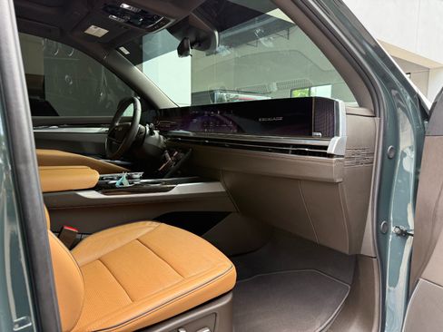 Used 2025 Cadillac Escalade Premium Luxury w/ Touring Package AWD/4WD image 34