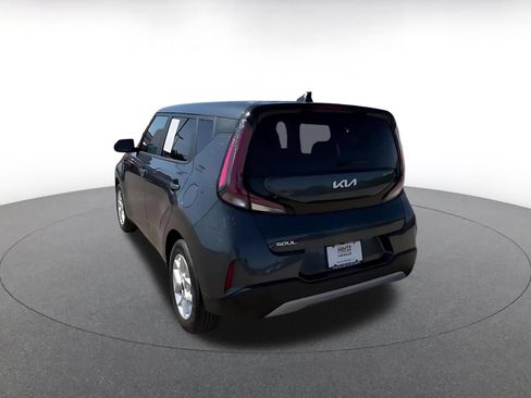 Used 2025 Kia Soul LX w/ LX Technology Package FWD image 11