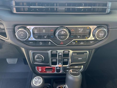 New 2025 Jeep Gladiator Mojave image 23