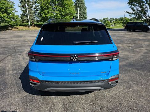 Used 2025 Volkswagen Taos SE AWD/4WD image 5