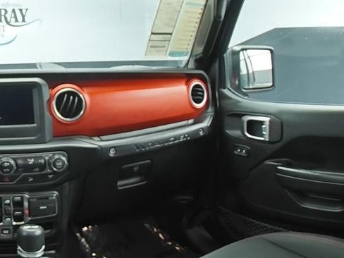 Used 2019 Jeep Wrangler Unlimited Rubicon w/ LED Lighting Group AWD/4WD image 18