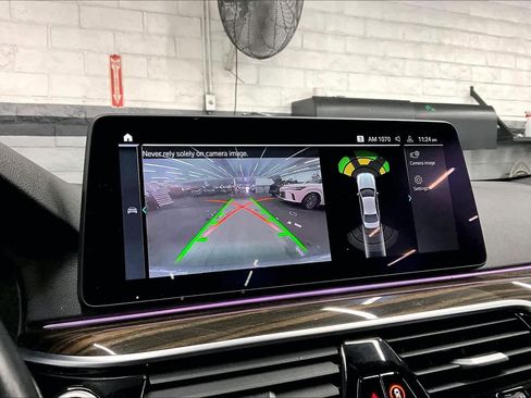 Used 2022 BMW 530e w/ Premium Package image 26