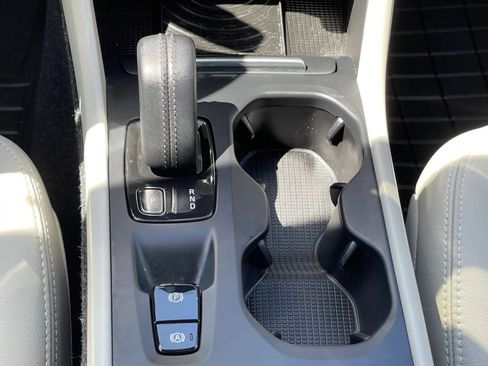 Used 2019 Volvo XC40 T4 Momentum FWD image 32