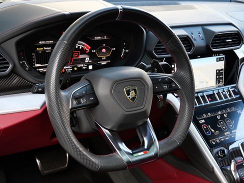 Used 2021 Lamborghini Urus Base image 14