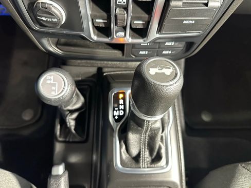 Used 2024 Jeep Wrangler Unlimited Sport image 23