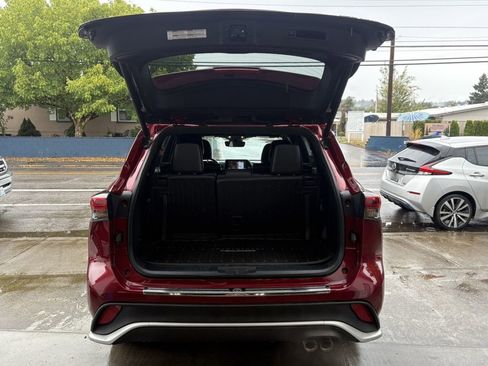 Used 2022 Toyota Highlander XSE image 9