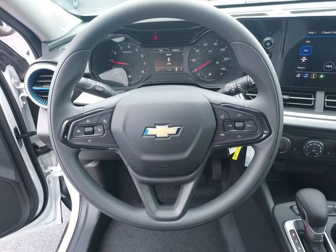 New 2026 Chevrolet Trax LS w/ LS Convenience Package FWD image 17