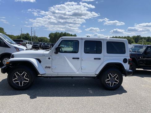 Certified 2025 Jeep Wrangler Unlimited Sahara AWD/4WD image 7