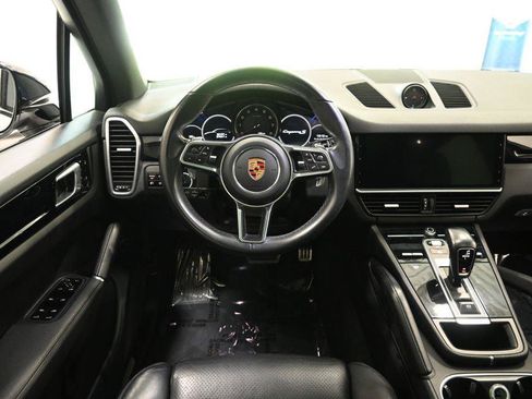 Used 2019 Porsche Cayenne S w/ Premium Package AWD/4WD image 11
