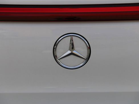 Used 2023 Mercedes-Benz EQB 300 4MATIC image 5