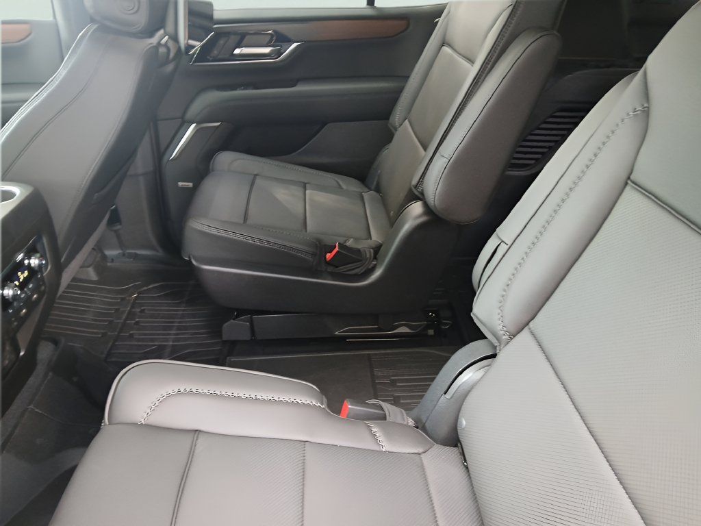 New 2026 GMC Yukon Denali w/ Denali Reserve Package AWD/4WD image 19