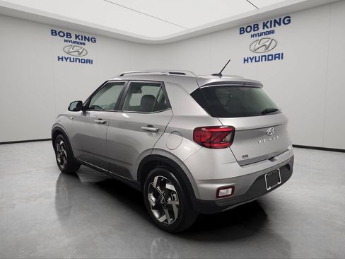 Certified 2025 Hyundai Venue SEL FWD image 3