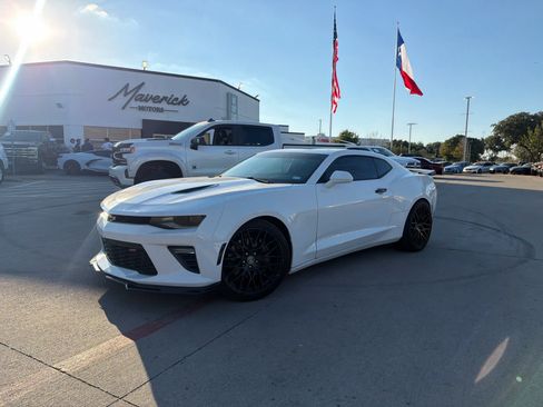 Used 2018 Chevrolet Camaro SS RWD image 1