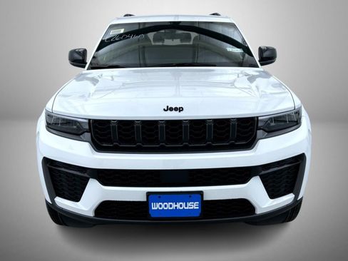 New 2026 Jeep Grand Cherokee L 4WD image 2
