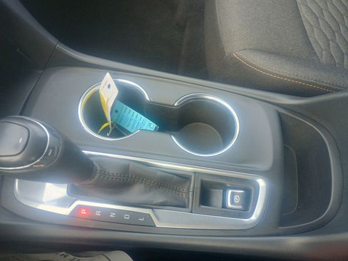 Used 2020 Chevrolet Equinox LT w/ Driver Convenience Package image 28