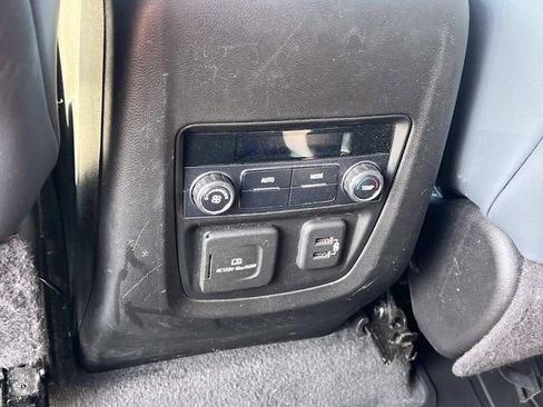 Used 2019 Buick Enclave Essence AWD/4WD image 17