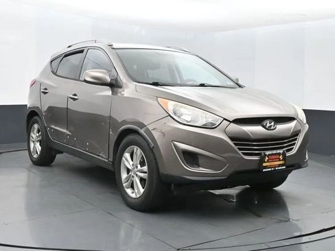 Used 2011 Hyundai Tucson GLS image 2