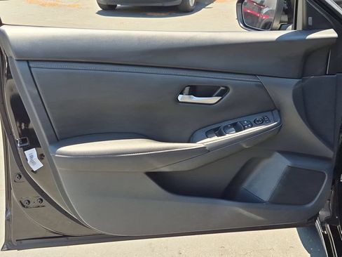 Used 2025 Nissan Sentra SV FWD image 11