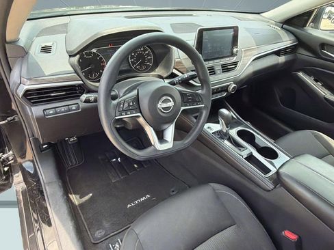 Used 2023 Nissan Altima 2.5 SV FWD image 4