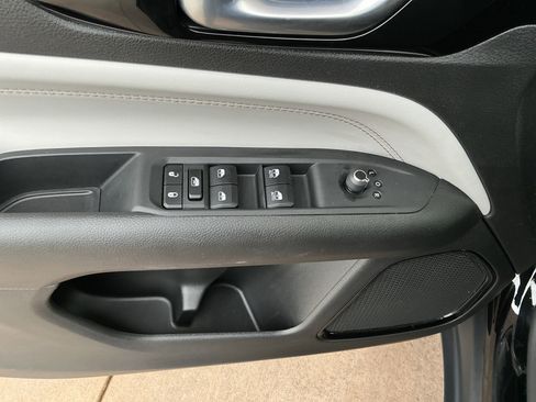 Used 2023 Jeep Compass Limited image 15