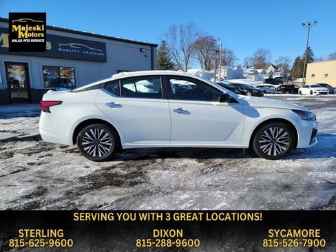 Used 2024 Nissan Altima 2.5 SV image 9