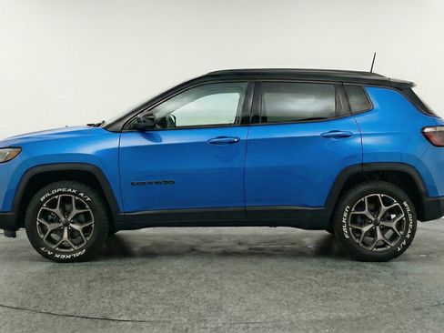 Used 2025 Jeep Compass Trailhawk AWD/4WD image 4