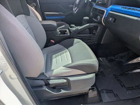 Used 2025 Toyota Tacoma TRD Sport AWD/4WD image 18