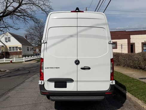 Used 2024 Mercedes-Benz eSprinter 170 Cargo image 6