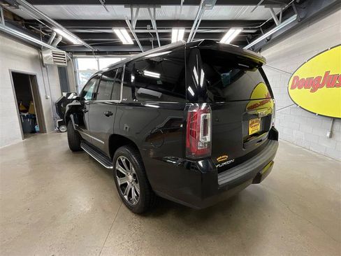 Used 2017 GMC Yukon SLT w/ Premium Edition AWD/4WD image 3