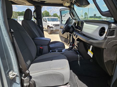 New 2026 Jeep Gladiator Sport AWD/4WD image 18