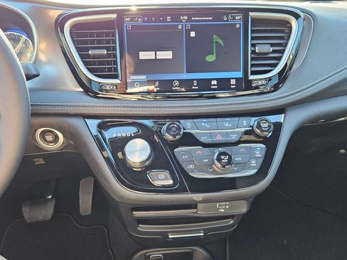 New 2026 Chrysler Pacifica Select w/ S Appearance Package image 17