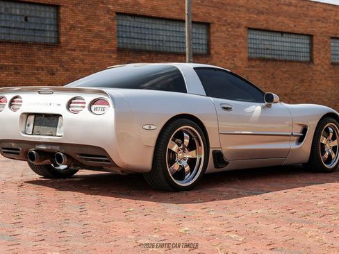 Used 2003 Chevrolet Corvette Coupe RWD image 18