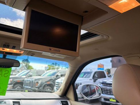Used 2013 Cadillac Escalade ESV Premium AWD/4WD image 9
