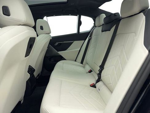 Used 2025 BMW i5 eDrive40i w/ Executive Package image 39