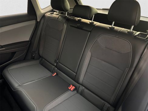 Certified 2023 Volkswagen Taos SE w/ Panoramic Sunroof Package image 13