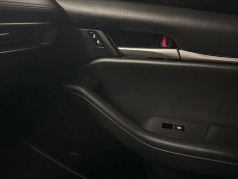 Used 2021 MAZDA MAZDA3 s FWD image 17