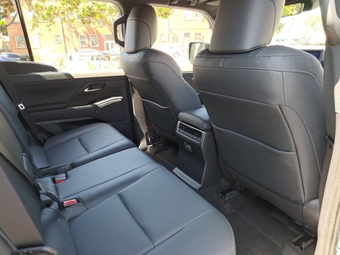 Used 2026 Lexus GX 550 w/ Accessory Package (31) AWD/4WD image 11