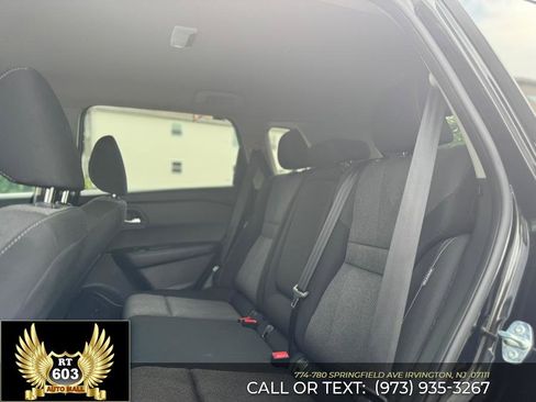 Used 2024 Nissan Rogue SV image 9